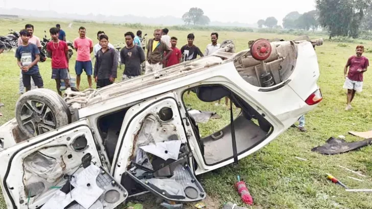 ছবি: সংগৃহীত শিলিগুড়িতে গরু পাচারের সন্দেহে একটি পিকআপ ভ্যান পুড়িয়ে দেওয়া হয়